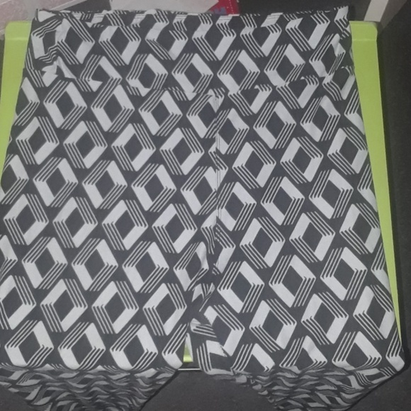 LuLaRoe 3 different color Yoga pants/Leggings - Picture 2 of 5